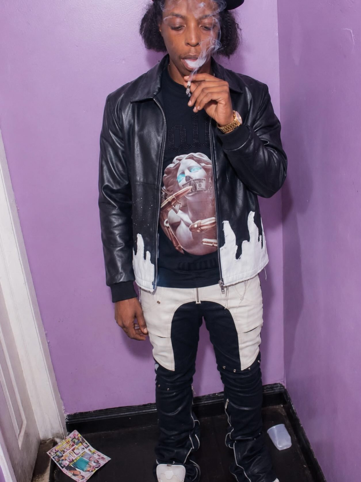 Shorts Temper portrait in a black jacket